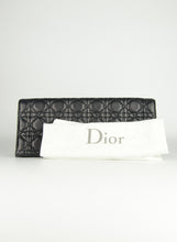 Carica l&#39;immagine nel visualizzatore di Gallery, Dior Pochette Cannage in pelle nera
