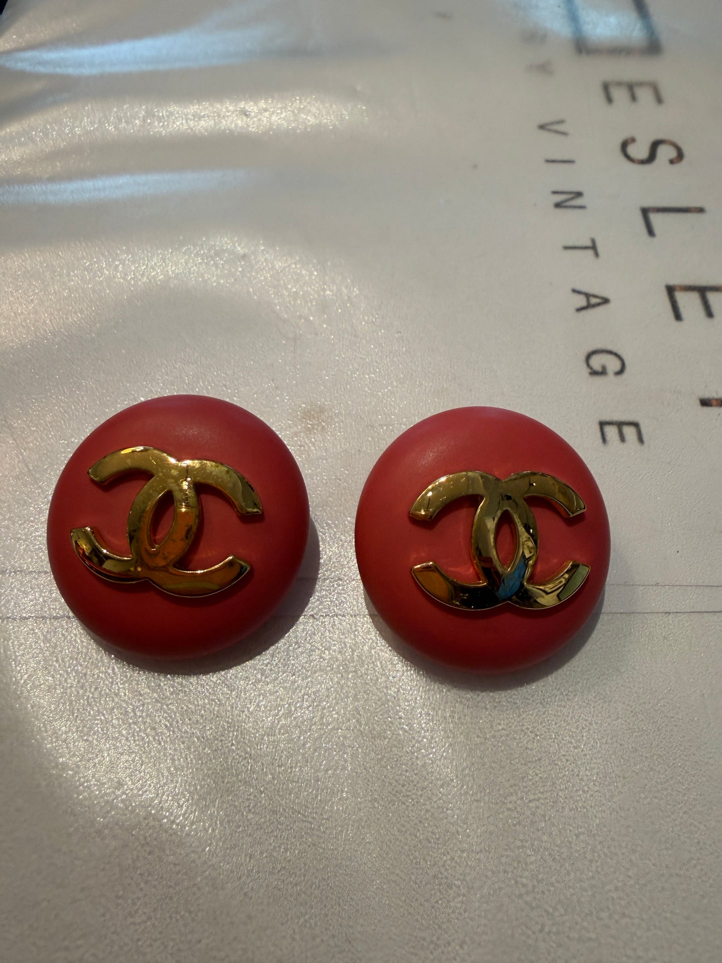 Chanel orecchini rosa tondi -  lesleyluxuryvintage