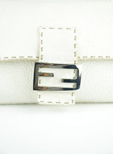 Load image into Gallery viewer, Fendi Selleria Baguette in pelle panna
