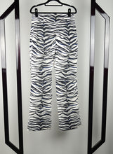 Carica l&#39;immagine nel visualizzatore di Gallery, Fendi Pantalone da sci zebrato imbottito - Tg. 40
