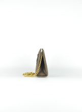 Carica l&#39;immagine nel visualizzatore di Gallery, Ferragamo Borsina a tracolla in suede tortora
