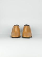 Carica l&#39;immagine nel visualizzatore di Gallery, Givenchy Mules in pelle cognac - N. 39
