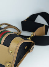 Load image into Gallery viewer, Gucci Boston bag in black and hazelnut canvas
