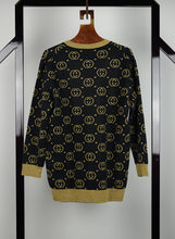 Carica l&#39;immagine nel visualizzatore di Gallery, Gucci Cardigan oversize in lana nero con GG oro - Tg. M/L
