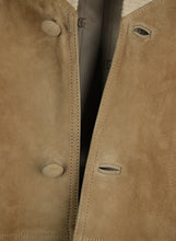 Carica l&#39;immagine nel visualizzatore di Gallery, Gucci Giubotto in camoscio beige - Tg. 38
