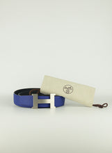 Load image into Gallery viewer, Hermès cintura H in pelle reversibile blu e nera
