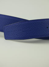 Carica l&#39;immagine nel visualizzatore di Gallery, Hermès cintura H in pelle reversibile blu e nera
