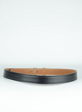 Carica l&#39;immagine nel visualizzatore di Gallery, Hermès Cintura Constance in pelle nera e beige
