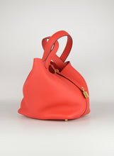 Load image into Gallery viewer, Hermès Secchiello Picotin 22 in pelle rosso fragola
