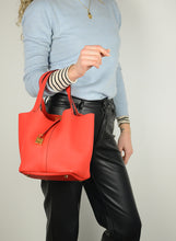 Load image into Gallery viewer, Hermès Secchiello Picotin 22 in pelle rosso fragola
