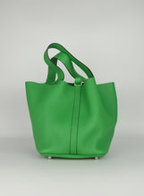 Load image into Gallery viewer, Hermès Secchiello Picotin 26 in pelle verde
