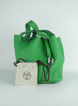 Load image into Gallery viewer, Hermès Picotin 26 bucket bag in green leather
