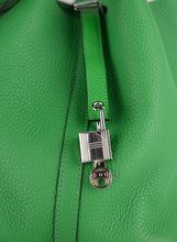 Load image into Gallery viewer, Hermès Picotin 26 bucket bag in green leather
