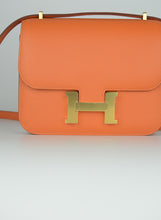 Carica l&#39;immagine nel visualizzatore di Gallery, Hermès Borsa Costance 18 in pelle Mandarino
