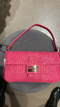 Load image into Gallery viewer, Fendi baguette rosa
