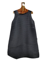 Load image into Gallery viewer, Issey Miyake Pleats Please Black pleated dress - Size. 46
