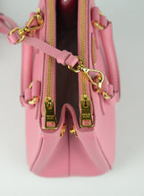 Carica l&#39;immagine nel visualizzatore di Gallery, Prada Borsa Mini Galleria in Saffiano rosa
