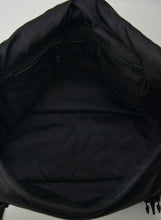 Carica l&#39;immagine nel visualizzatore di Gallery, Prada Borsa a tracolla in nylon nera
