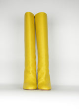Carica l&#39;immagine nel visualizzatore di Gallery, Red Valentino Stivali in pelle gialla - N. 37

