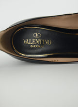 Load image into Gallery viewer, Valentino Black vernis platform pumps - N. 37
