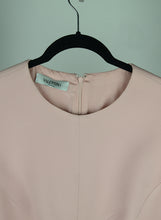 Load image into Gallery viewer, Valentino top smanicato rosa - Tg. 42
