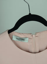 Load image into Gallery viewer, Valentino top smanicato rosa - Tg. 42
