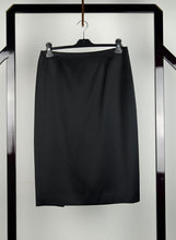 Carica l&#39;immagine nel visualizzatore di Gallery, Versace Gonna midi in raso nera - Tg. 42
