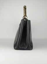 Carica l&#39;immagine nel visualizzatore di Gallery, Louis Vuitton Borsa Capucine in pelle nera
