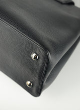 Carica l&#39;immagine nel visualizzatore di Gallery, Louis Vuitton Borsa Capucine in pelle nera
