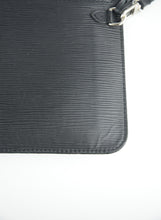 Carica l&#39;immagine nel visualizzatore di Gallery, Louis Vuitton Pochette in Epi nera

