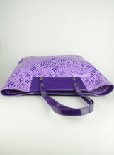 Load image into Gallery viewer, Louis Vuitton Shopper in vernice viola
