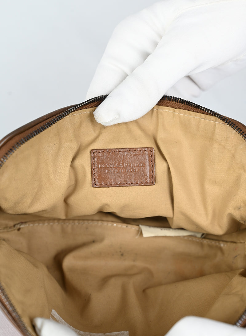 Bottega Veneta Beauty Case in velluto rosso