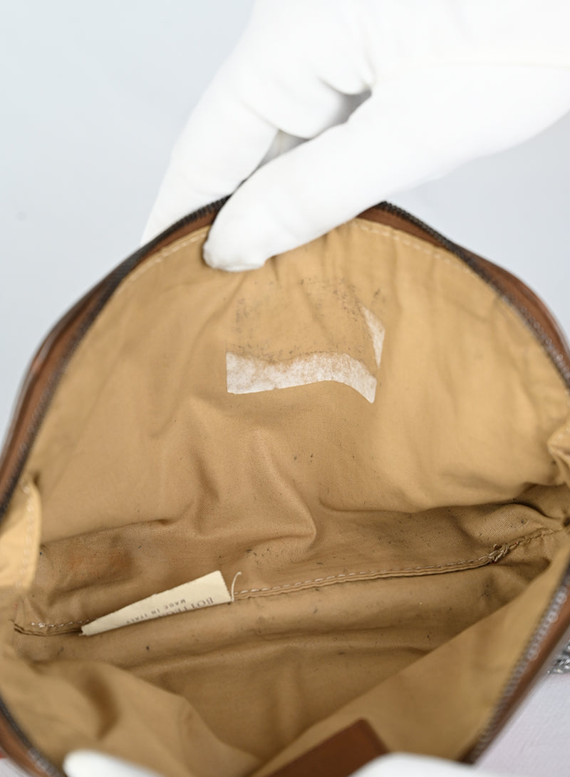 Bottega Veneta Beauty Case in velluto rosso