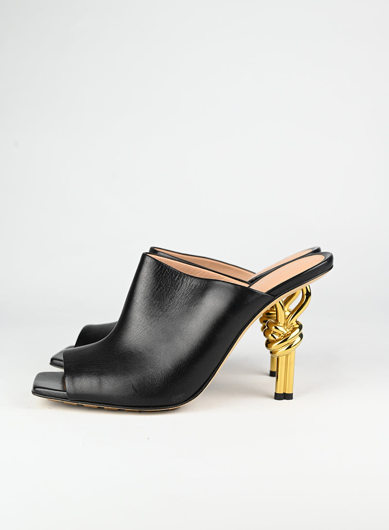 Bottega Veneta Sandali Sabot Knot in pelle nera - N. 39