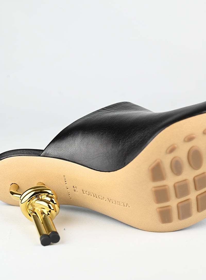 Bottega Veneta Sandali Sabot Knot in pelle nera - N. 39