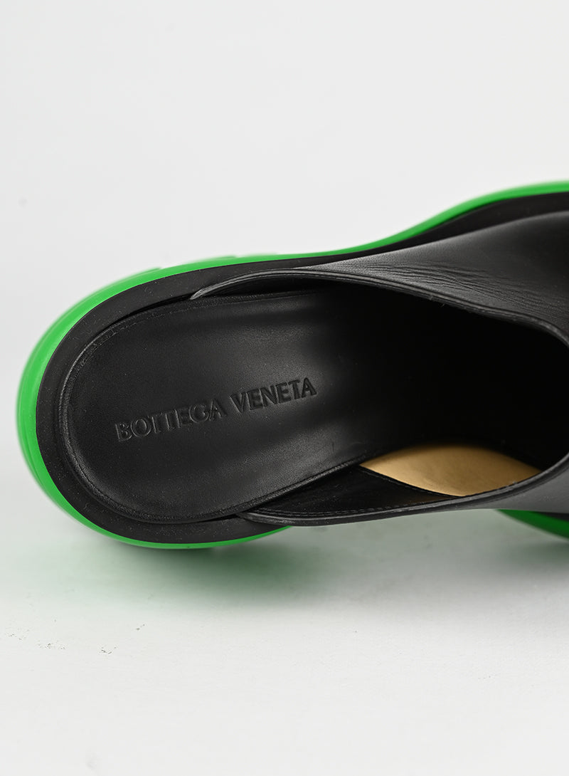 Bottega Veneta Mules in pelle nere e verdi - N. 39