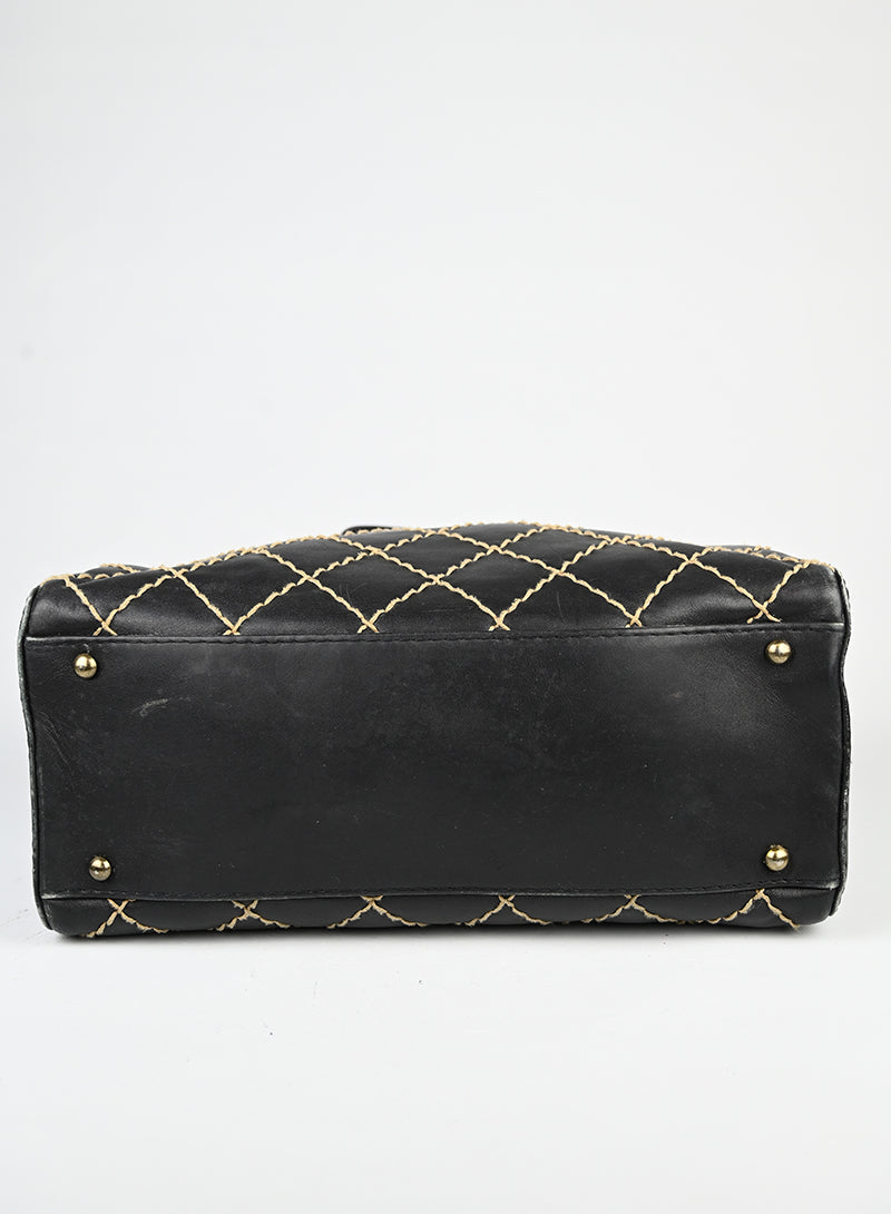 Chanel Borsa Wild Stitch in pelle nera