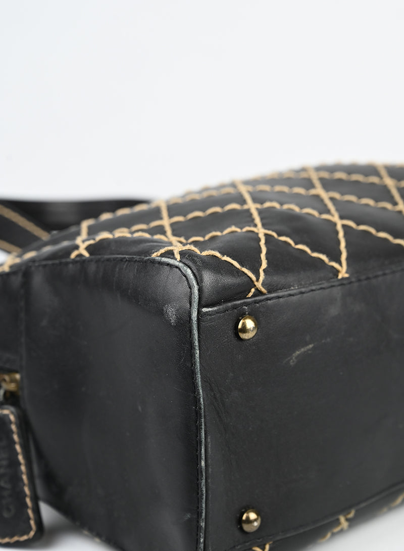 Chanel Borsa Wild Stitch in pelle nera