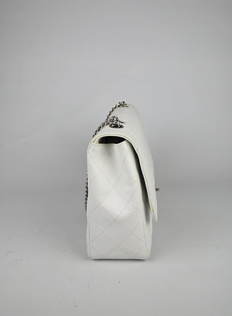 Chanel Borsa Jumbo in pelle Caviar bianca