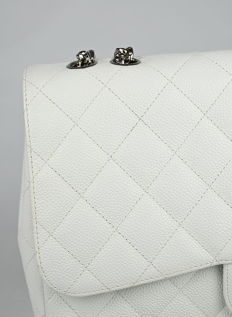 Chanel Borsa Jumbo in pelle Caviar bianca
