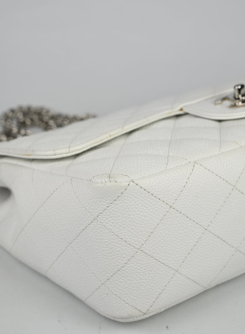 Chanel Borsa Jumbo in pelle Caviar bianca