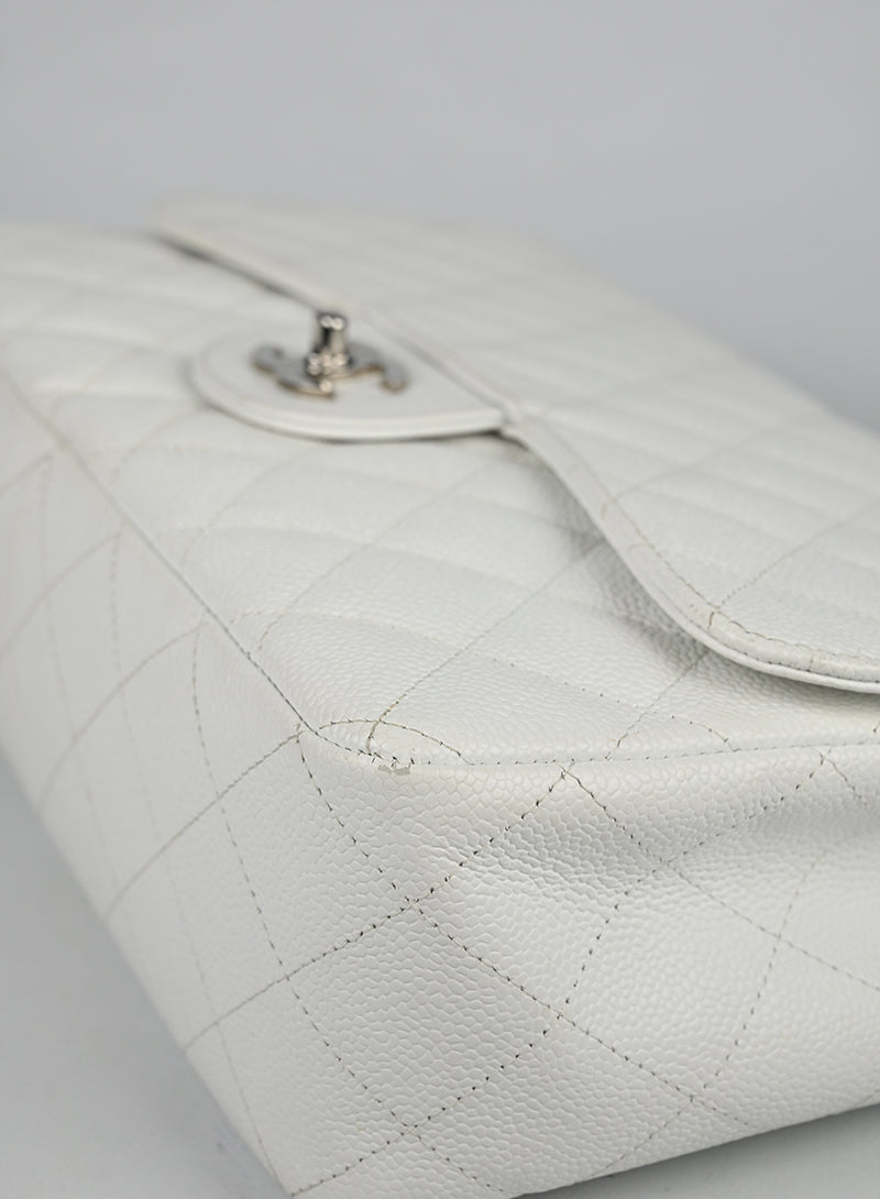 Chanel Borsa Jumbo in pelle Caviar bianca