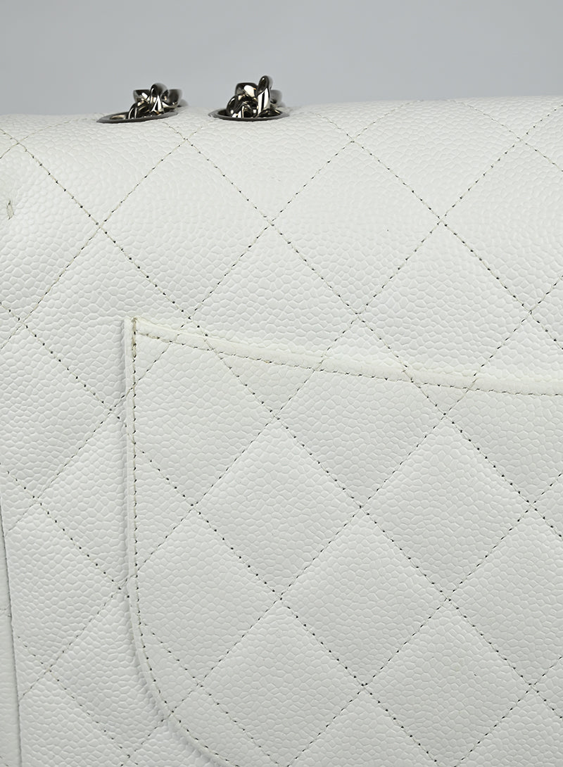 Chanel Borsa Jumbo in pelle Caviar bianca