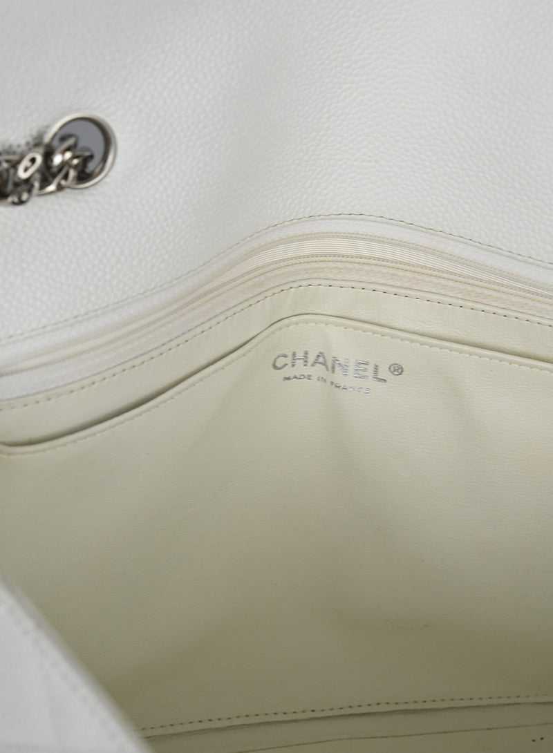 Chanel Borsa Jumbo in pelle Caviar bianca