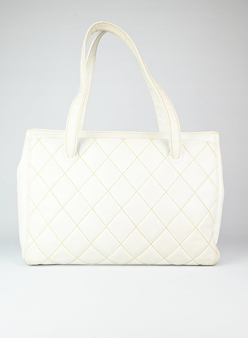 Chanel Borsa in pelle Quilted bianca