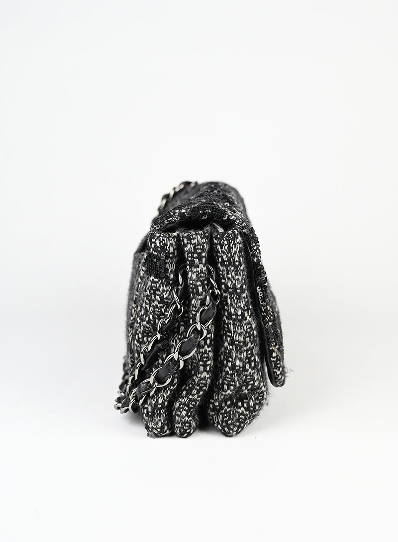 Chanel Borsa quilted nera con strass