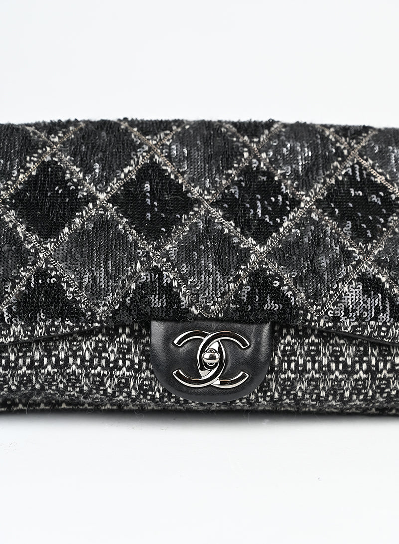Chanel Borsa quilted nera con strass