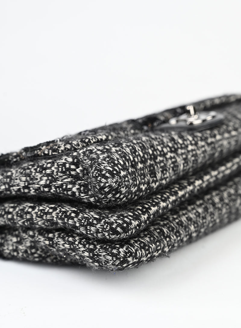 Chanel Borsa quilted nera con strass