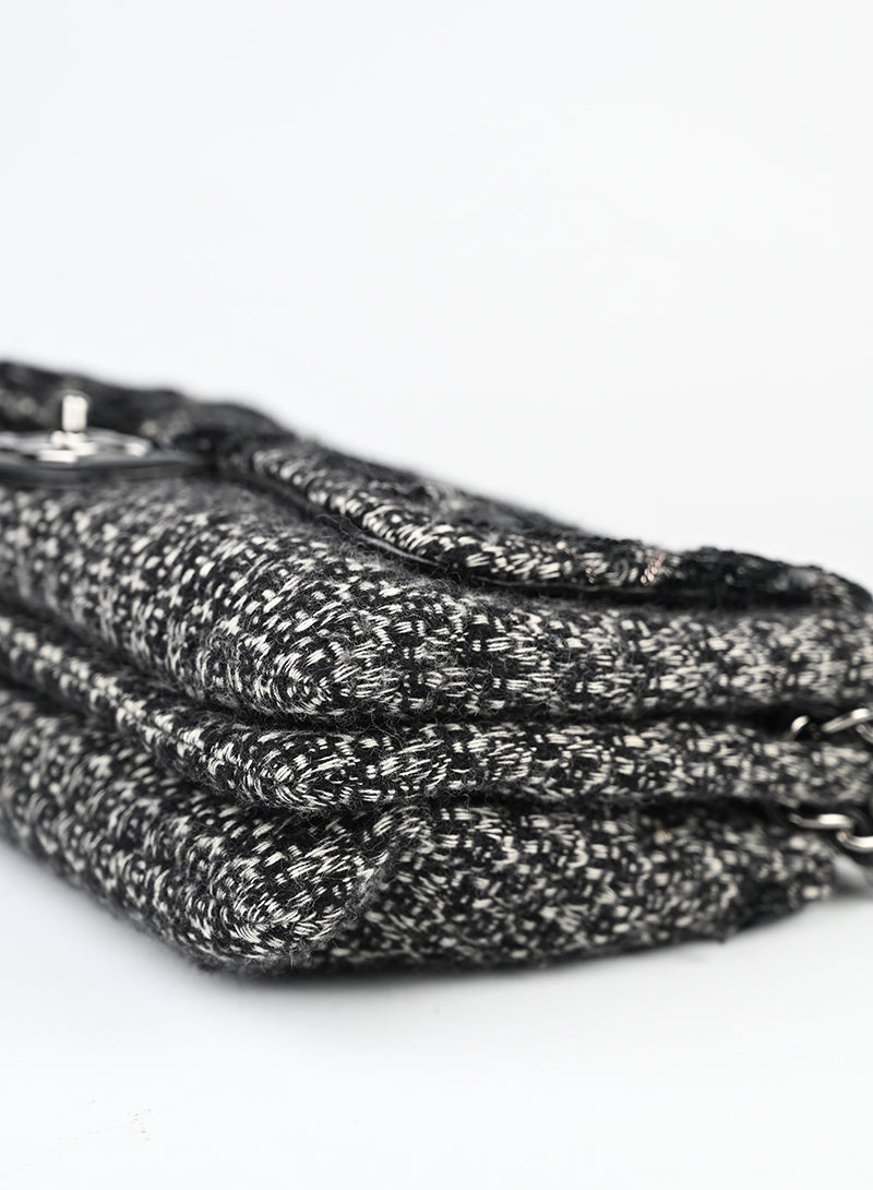 Chanel Borsa quilted nera con strass