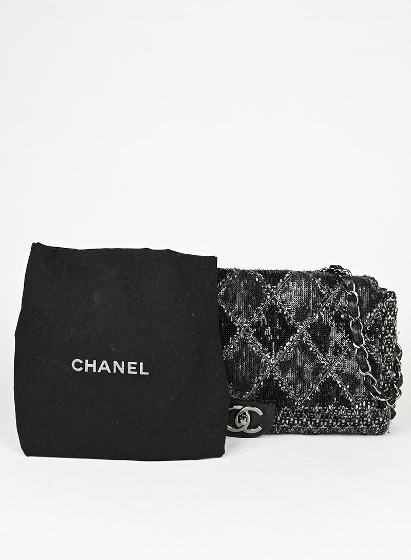 Chanel Borsa quilted nera con strass
